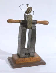 En rå induktor som Michael Faraday (1791-1867) oppdaget loven om induksjon med