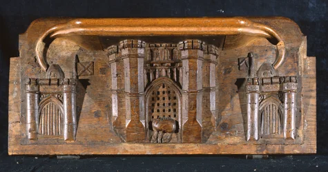 En misericord som viser Sir Yvains-hesten fanget mens porten til en forseggjort slottsinngang senkes, New College Chapel, Oxford, sent på 1300-tallet (tre)