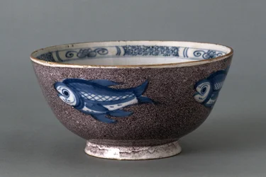 Skål, c. 1745-1760 (tinnglasert keramikk)