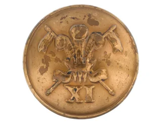 Button, offiser, 11