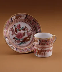 Kaffekopp og tallerken i kinesisk stil, Spode, Staffordshire, ca. 1800 (porselen)