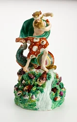 Derbyfigur av Neptun på en steinete base med fossefall og skjell, ca. 1750-1800 (porselen)