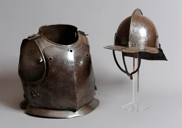 Hjelm, brystplate og bakplate, midten av 1600-tallet (metall)