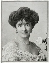 Lady Duff Gordon, detalj av Passengers på RMS Titanic, fra 'The Sphere', 27. april 1912 (litho) (se også 450780)
