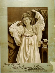 Fru J Bernard Beere