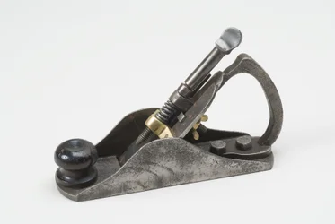 Glatteplan, 1880-tallet (støpejern, messing og palisander)