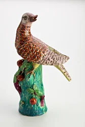 Staffordshire figur av en fugl, ca. 1750-1850 (lertøy)