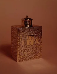 Teboks, dekorert i stil med Gribelin, ca. 1700 (forgylt sølv)