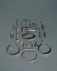 Cuerdale Hoard, Anglo-Saxon and Viking Treasure, funnet på vollen til elven Ribble ved Cuerdale Hall, nær Preston, Lancashire, terminaldato 901-5 e.Kr. (sølv)