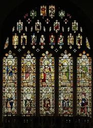 Window Ew som viser Somerset-glass fra ca. 1450 i østvinduet med ti fine helgenfigurer