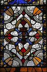 Vindu n4 som viser grisaille & St Peter-emblem
