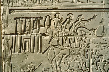 Relieff fra slaget ved Kadesj som viser soldater fra farao Ramses II som kjemper mot hetittiske soldater fra kong Muwatalli (relieff)