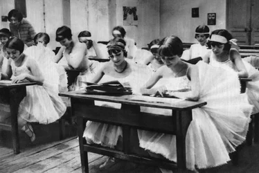 Skole for unge dansende jenter ved Operaen, Paris, 1931.