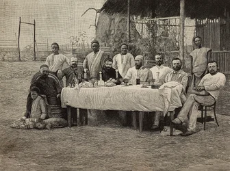 Bankett mot slaveri ved det italienske konsulatet i Boma, Den demokratiske republikken Kongo, gravering av Ernesto Mancastropa fra fotografi av Giuseppe Corona, fra L