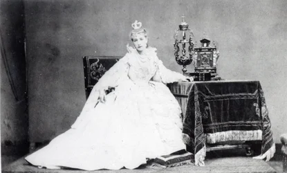 Sarah Bernhardt (1844-1923) i rollen som Marie de Neubourg i 