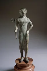 Etruskisk sivilisasjon: "" offerfigur"" bronseskulptur, 480 f.Kr., Dim 27 cm fra Isola di Fano, Italia