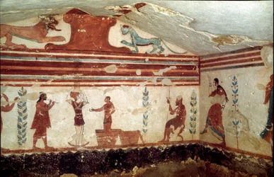 Den avdøde som sitter på en krakk deltar på et show med sjonglører og dansere (Fresco, detalj, 530 f.Kr.)