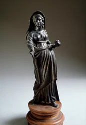 Etruskisk sivilisasjon: "" tilbudsfigur"" bronseskulptur, kommer fra Montalcino, Italia 300 f.Kr. Dim 26 cm (etruskisk kunst, tilbud kvinne, bronseskulptur, fra Montalcino, Italia, 300 f.Kr., Dim 26 cm) Firenze, Museo Archeologico