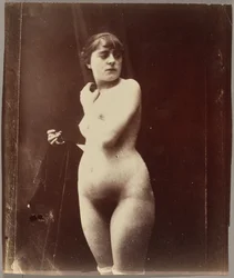 [Naken kvinne]
