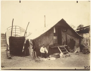 Ivry-porten, Zoniers