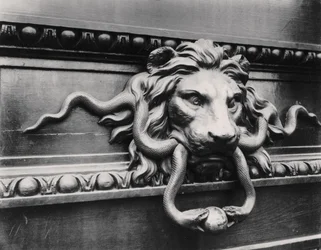 Løvedørbanker, Paris