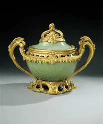 Louis XV pot-pourri vase (ormolu-montert kinesisk celadon porselen)