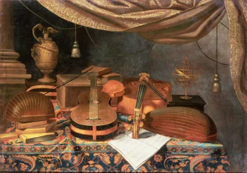 En gitar, en cello, luter, et partitur og andre bøker og en armillarglobe på et drapert bord