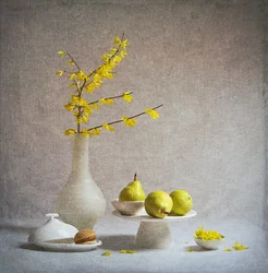 Gule blomster, grønne pærer