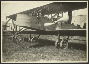 [Menn i fly]