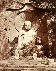 En japansk Buddha-statue (s/hvitt bilde)
