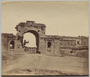 Gateway Leading into the Residency, holdt av kaptein Aitken, 13th Bengal Native Infantry, ofte kalt Bailee Guard Gate