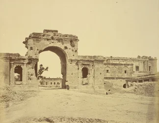 Gateway Leading into The Residency, vanligvis Bailee Guard Gate, holdt av oberstløytnant R.H.M. Aitken, av den 13. bengalske innfødte