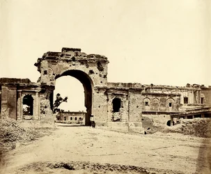 Port som fører inn til Residency, Lucknow, 1858