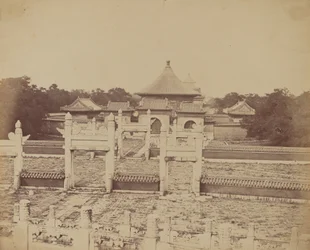 Interiør og buer i Himmelens tempel der keiseren ofrer en gang i året, i den kinesiske byen Pekin, oktober 1860