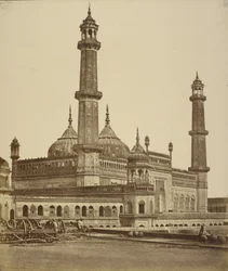 [Moske inne i Asaf-ud Dawlahs Emambara eller grav, nå brukt som sykehus, Lucknow]