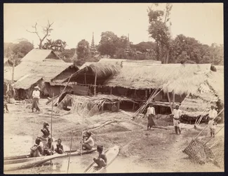 [Indfødt landsby langs Irrawaddy-elven]