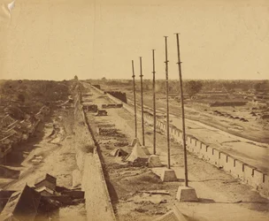 Toppen av muren fra Antin-porten tatt i besittelse av britiske og franske tropper, 21. oktober 1860
