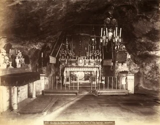 Interiøret i Dødskampens grotte, eller Dødskampens basilika, nå kalt Alle nasjoners kirke, i Jerusalem. Ifølge tradisjonen tilbrakte Jesus sine siste øyeblikk her før han ble arrestert