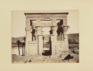 Philae. Hypaetraltempel, sett forfra, Egypt