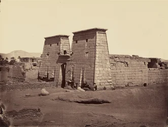 Oversikt over Ramses IIIs tempel, Karnak, Theben