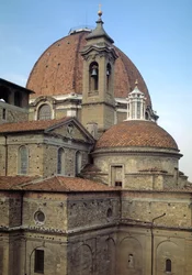Utvendig utsikt over kirken San Lorenzo, delvis av Filippo Brunelleschi (1377-1446) 1400-1500-tallet (Church of St Lawrence) Firenze, Italia