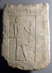 Begravelsesstela til buemannen Semin, ca. 2120–2051 f.Kr. (malt kalkstein)