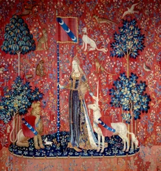 En ung kvinne omgitt av en løve, en enhjørning, en ape og kaniner - Ull- og silketeppe laget mellom 1484 og 1500. Fra slottet Boussac, Creuse. Mål: 3,7 x 4,7 m - Paris, Nasjonalmuseet for middelalderen, Thermes de Cluny - Allegori over følesansen