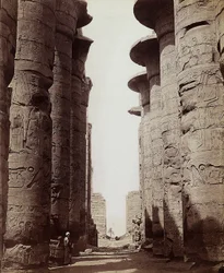 Søyler av hypostilhallen til Amon-Ras store tempel i Karnak, Egypt