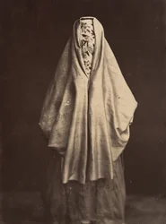 Tyrkisk kvinne i bykjole, 1870-tallet.