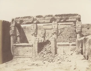 Dendera Tentyris, Temple of Athor - Sanctuary plassert i den sørvestlige vinkelen..., 1851-52, trykt 1853-54.