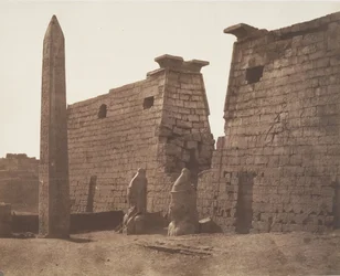 Luxor Theben, tidligere konstruksjon - Colossi Pylon and Obelisk, 1851-52.
