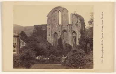Llangollen - Valle Crucis-klosteret, sett fra hagen