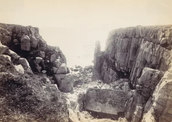 [Rocky Inlet with Seascape], 1870-tallet.