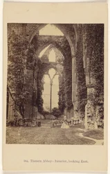 Tintern Abbey - interiør, sett mot øst